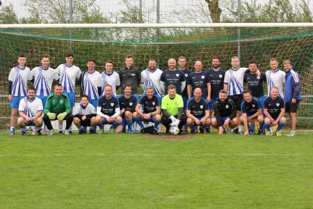 Fußballmatch "Alt vs. jung"